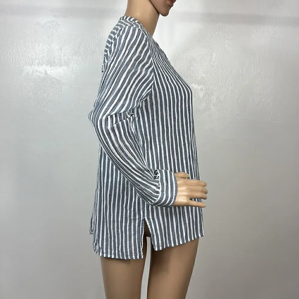 J. Crew Cotton White And Blue Striped Long Sleeves 1/2 Button Shirt Size 6